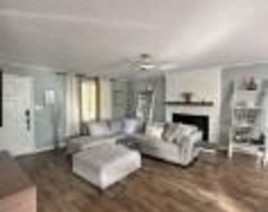 400 Wesley Drive - Photo Thumbnail 12