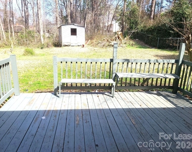 711 E John Street - Photo Thumbnail 11