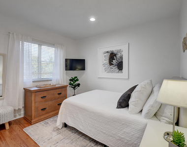 525 Bayfront Drive - Photo Thumbnail 23
