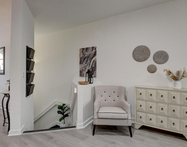 525 Bayfront Drive - Photo Thumbnail 4