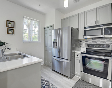 525 Bayfront Drive - Photo Thumbnail 14