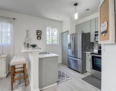 525 Bayfront Drive - Photo Thumbnail 13