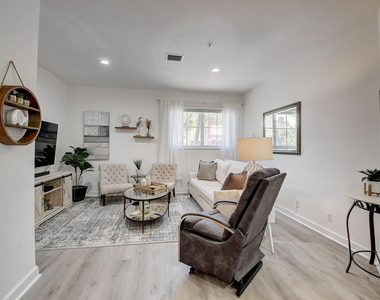 525 Bayfront Drive - Photo Thumbnail 6