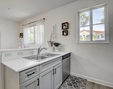 525 Bayfront Drive - Photo Thumbnail 15