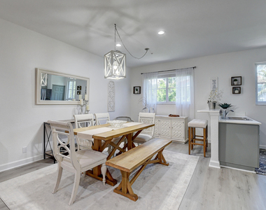 525 Bayfront Drive - Photo Thumbnail 10