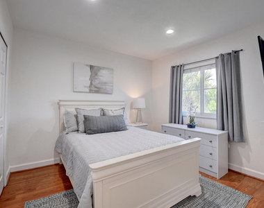 525 Bayfront Drive - Photo Thumbnail 25