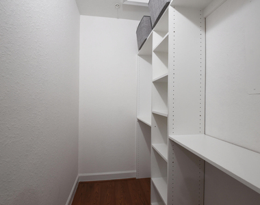525 Bayfront Drive - Photo Thumbnail 22