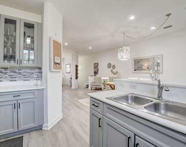 525 Bayfront Drive - Photo Thumbnail 3
