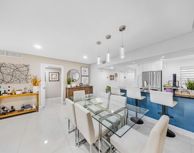 4261 W Palm Aire Drive - Photo Thumbnail 9
