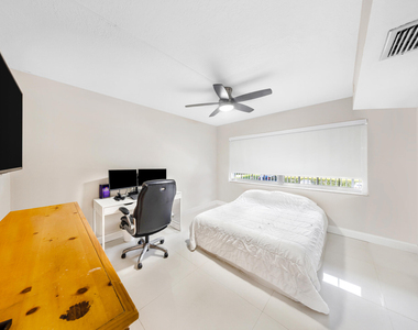 4261 W Palm Aire Drive - Photo Thumbnail 19
