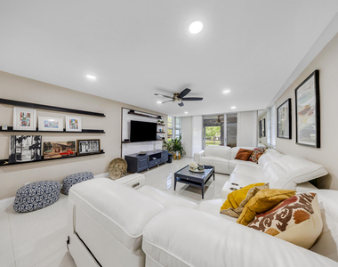 4261 W Palm Aire Drive - Photo Thumbnail 6