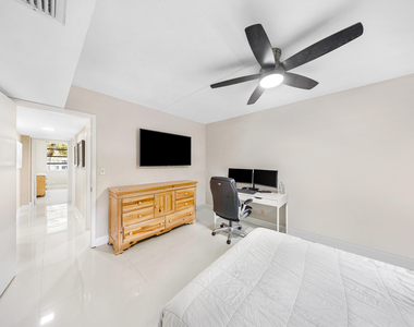 4261 W Palm Aire Drive - Photo Thumbnail 20