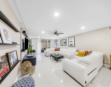 4261 W Palm Aire Drive - Photo Thumbnail 8