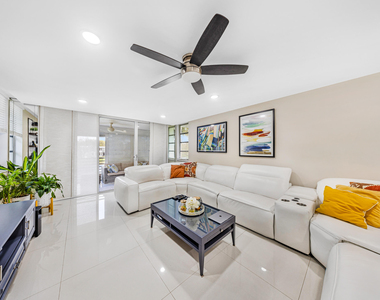 4261 W Palm Aire Drive - Photo Thumbnail 10