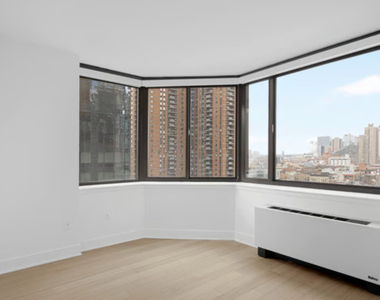 West 42nd Street - Photo Thumbnail 3