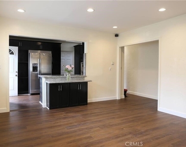1323 N Cherokee Avenue - Photo Thumbnail 6