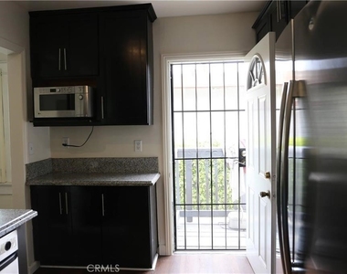 1323 N Cherokee Avenue - Photo Thumbnail 12