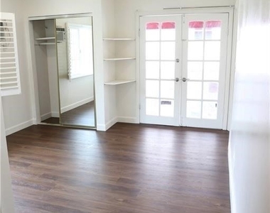 1323 N Cherokee Avenue - Photo Thumbnail 8