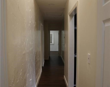 1323 N Cherokee Avenue - Photo Thumbnail 16