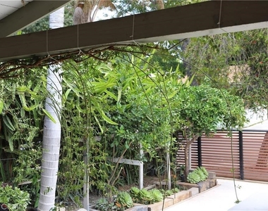1323 N Cherokee Avenue - Photo Thumbnail 3