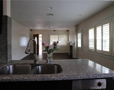 1323 N Cherokee Avenue - Photo Thumbnail 11