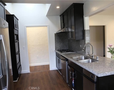 1323 N Cherokee Avenue - Photo Thumbnail 7