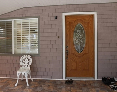 1323 N Cherokee Avenue - Photo Thumbnail 2