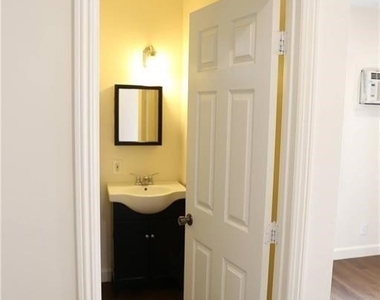 1323 N Cherokee Avenue - Photo Thumbnail 15