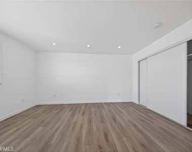 14827 Dearborn Street - Photo Thumbnail 33