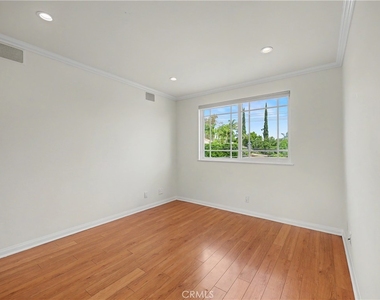 24060 Hatteras Street - Photo Thumbnail 40