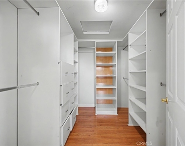 24060 Hatteras Street - Photo Thumbnail 26