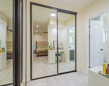 4487 Colbath Avenue - Photo Thumbnail 14