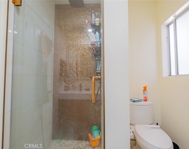 4487 Colbath Avenue - Photo Thumbnail 17