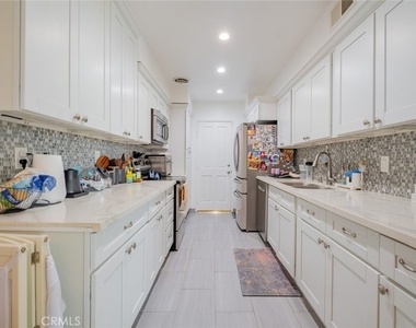 4487 Colbath Avenue - Photo Thumbnail 6