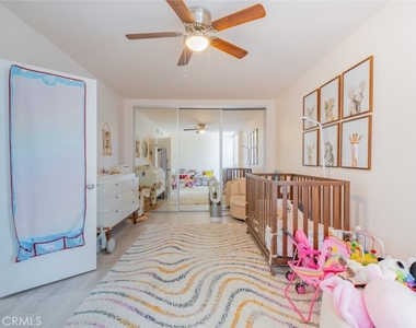 4487 Colbath Avenue - Photo Thumbnail 10