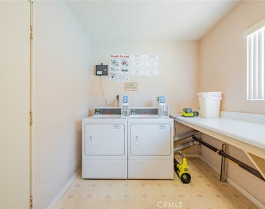 4487 Colbath Avenue - Photo Thumbnail 21