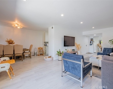 4487 Colbath Avenue - Photo Thumbnail 4
