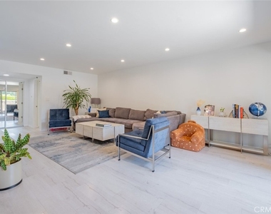 4487 Colbath Avenue - Photo Thumbnail 3