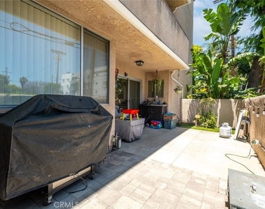 4487 Colbath Avenue - Photo Thumbnail 19