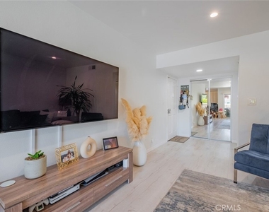 4487 Colbath Avenue - Photo Thumbnail 1