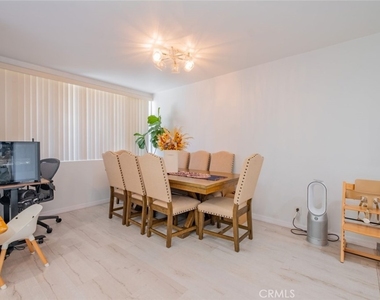 4487 Colbath Avenue - Photo Thumbnail 5