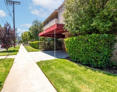 4487 Colbath Avenue - Photo Thumbnail 23