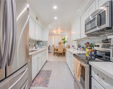 4487 Colbath Avenue - Photo Thumbnail 7