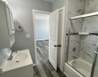 6517 1/2 Avalon Boulevard - Photo Thumbnail 9