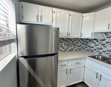 6517 1/2 Avalon Boulevard - Photo Thumbnail 5
