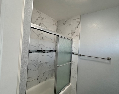 6517 1/2 Avalon Boulevard - Photo Thumbnail 8