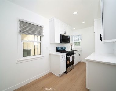 1048 Cedar - Photo Thumbnail 5
