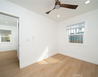 1048 Cedar - Photo Thumbnail 3