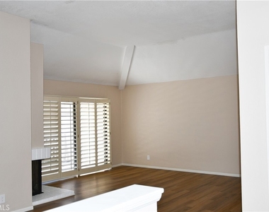 2337 E Skyline Drive - Photo Thumbnail 2