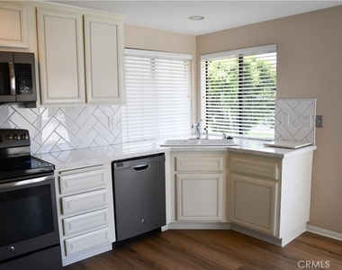 2337 E Skyline Drive - Photo Thumbnail 18